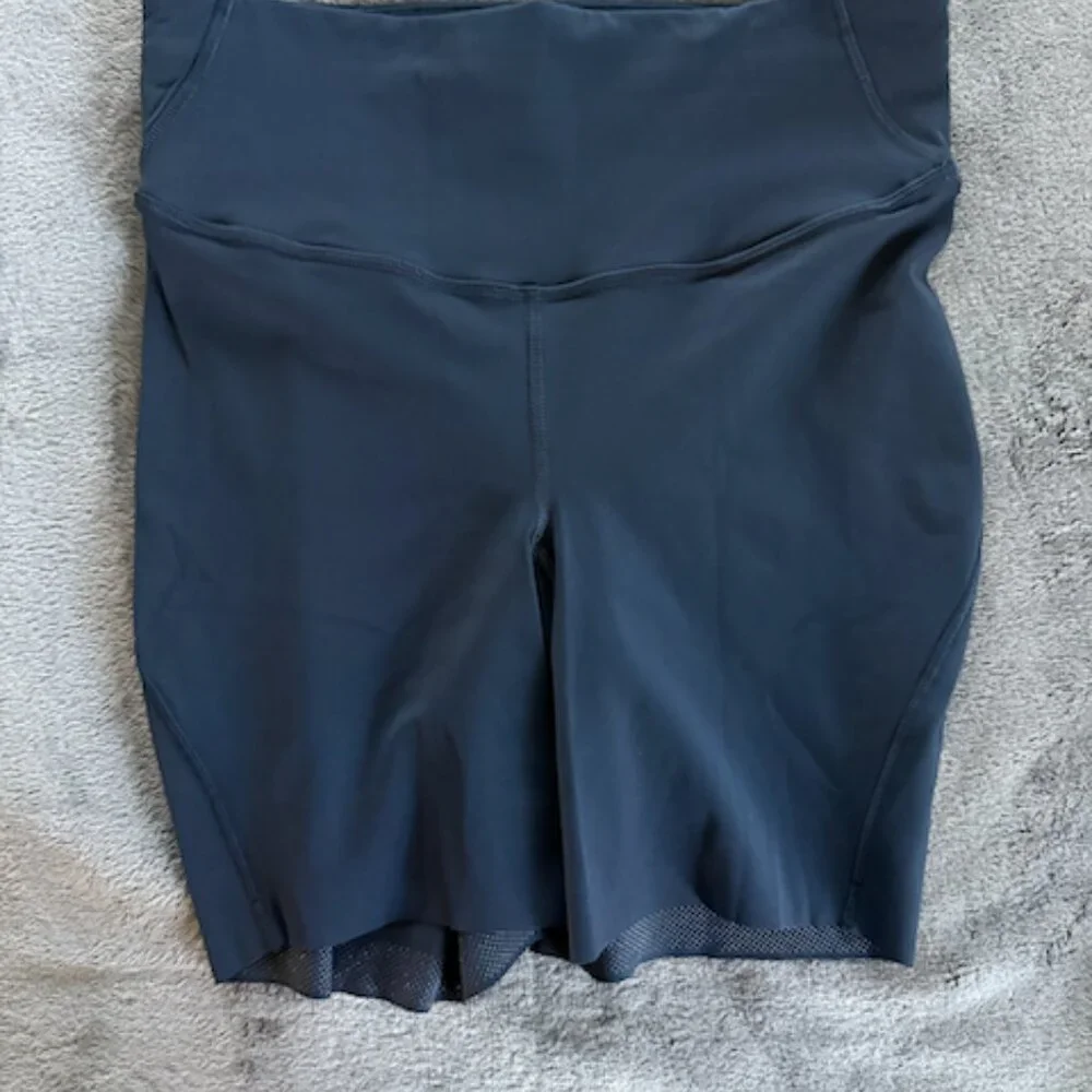 lululemon Base Pace High-Rise Short 6" - True Navy - Size 6 - Picture 2 of 4